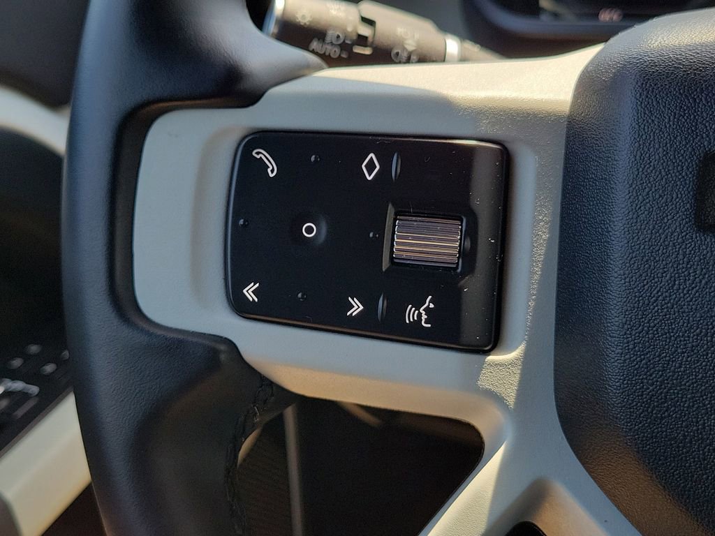 Used 2023 Land Rover Defender 90 X-Dynamic SE image 8