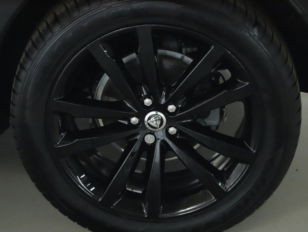 Certified 2024 Jaguar E-PACE R-Dynamic SE image 38