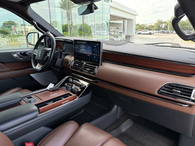 Certified 2024 Lincoln Navigator Reserve AWD/4WD image 21
