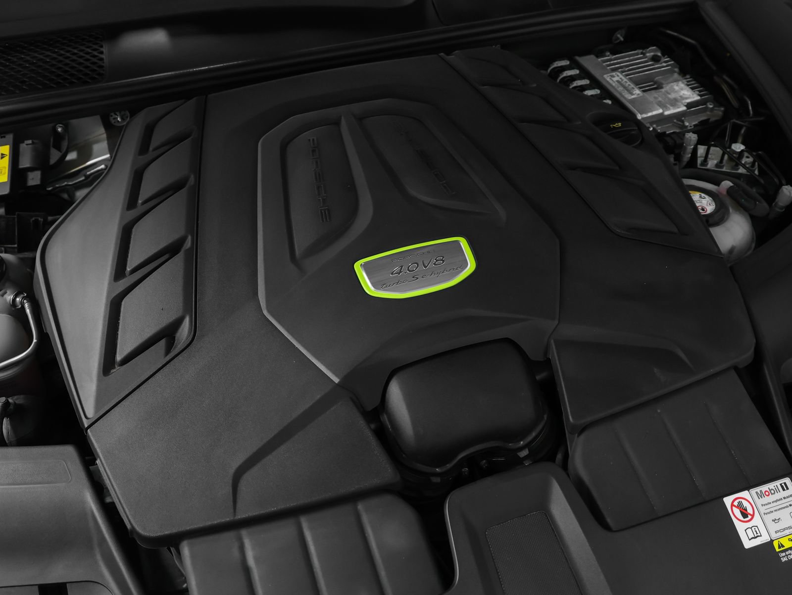 Certified 2023 Porsche Cayenne Turbo S AWD/4WD image 19