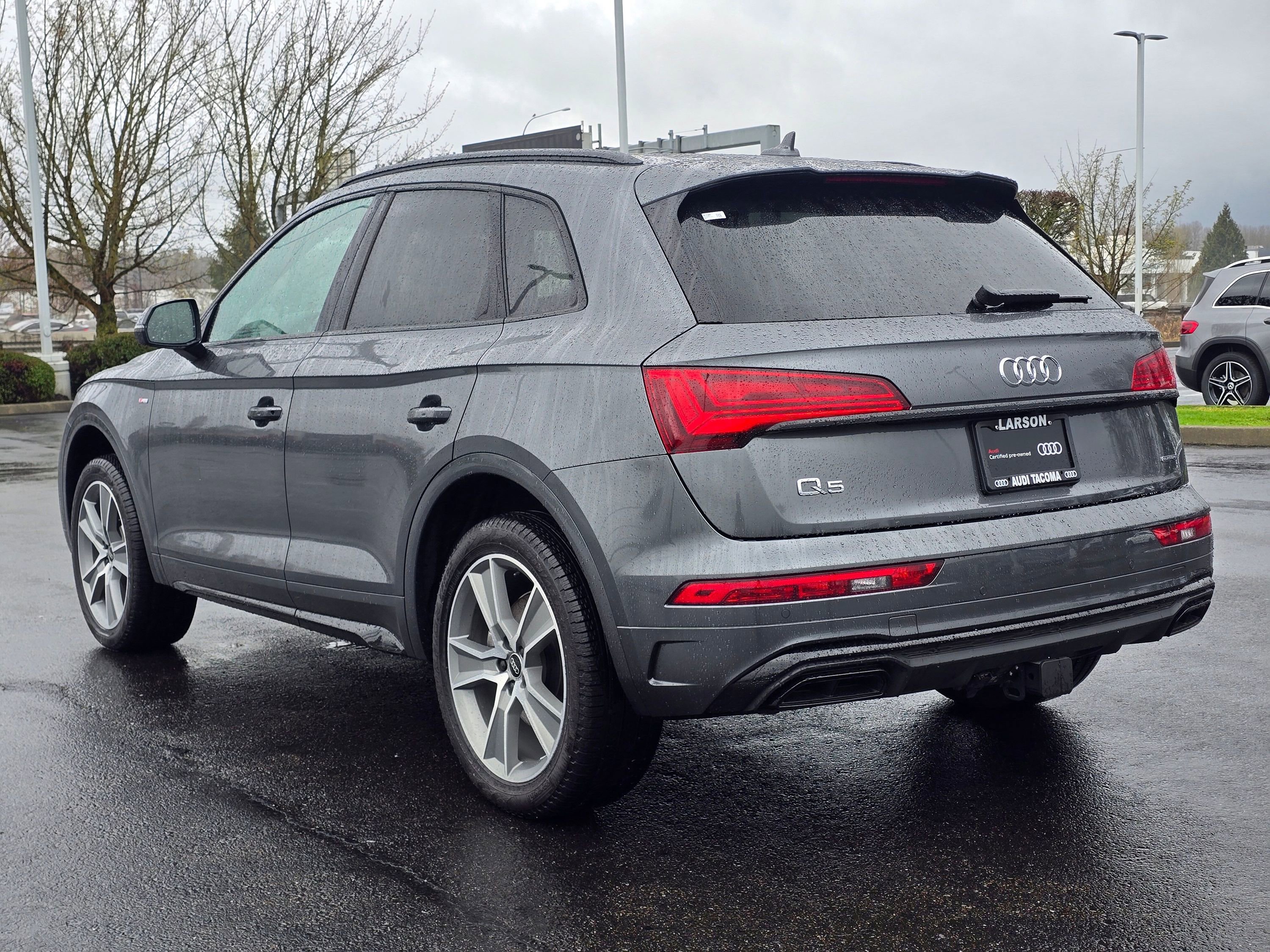 Certified 2025 Audi Q5 2.0T Premium w/ Convenience Plus Package image 4