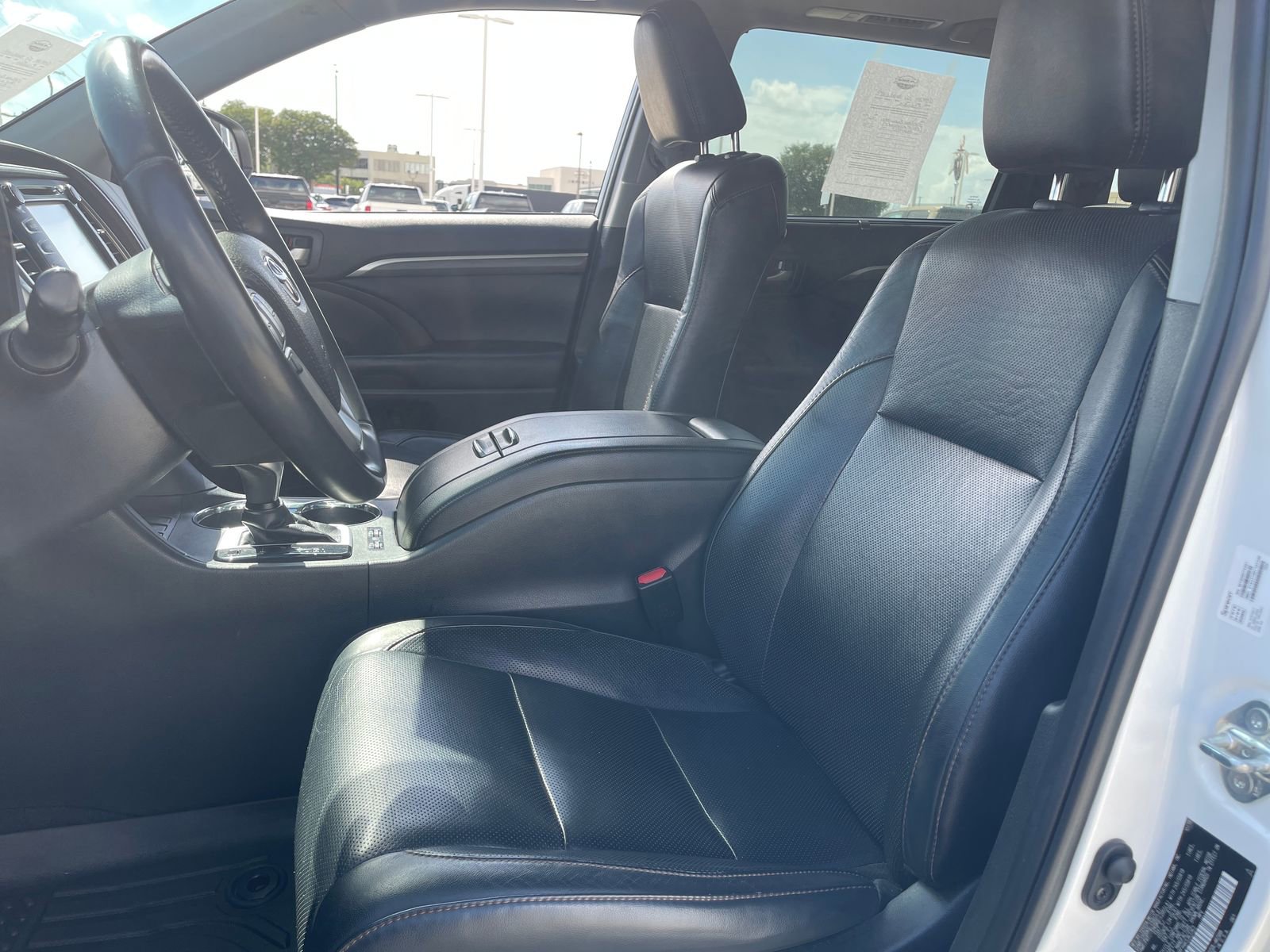 Used 2019 Toyota Highlander Limited FWD image 29