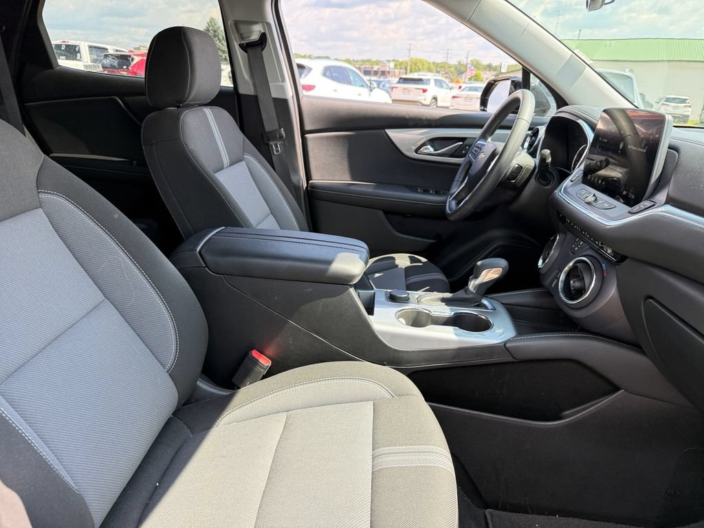 Used 2025 Chevrolet Blazer LT AWD/4WD image 42