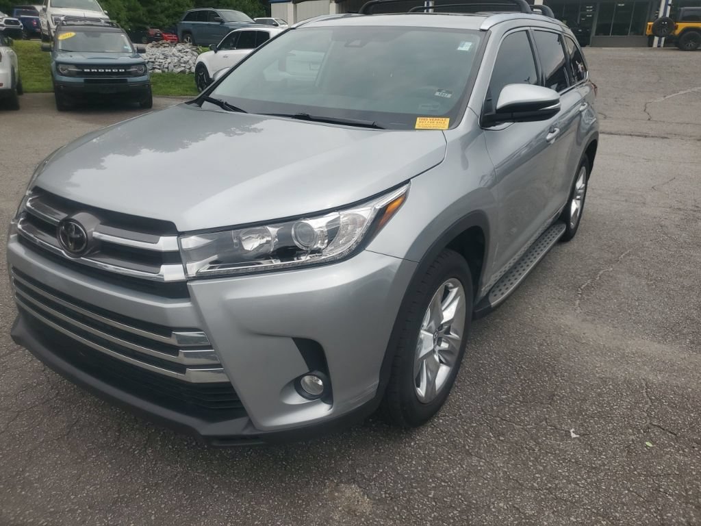 Used 2018 Toyota Highlander Limited FWD image 2
