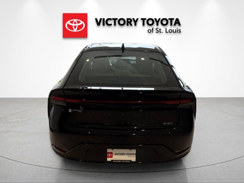 Used 2024 Toyota Prius XLE FWD image 4