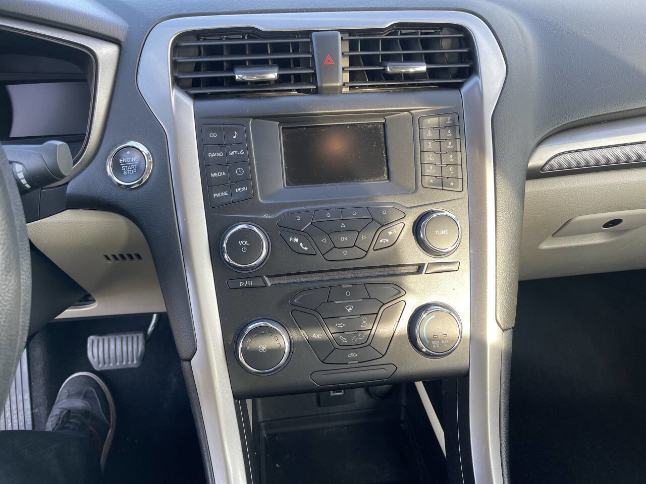 Used 2018 Ford Fusion SE image 24