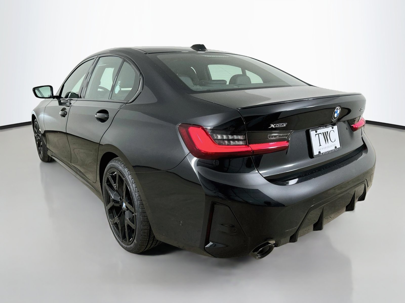 New 2026 BMW 330i xDrive Sedan w/ M Sport Package AWD/4WD image 7