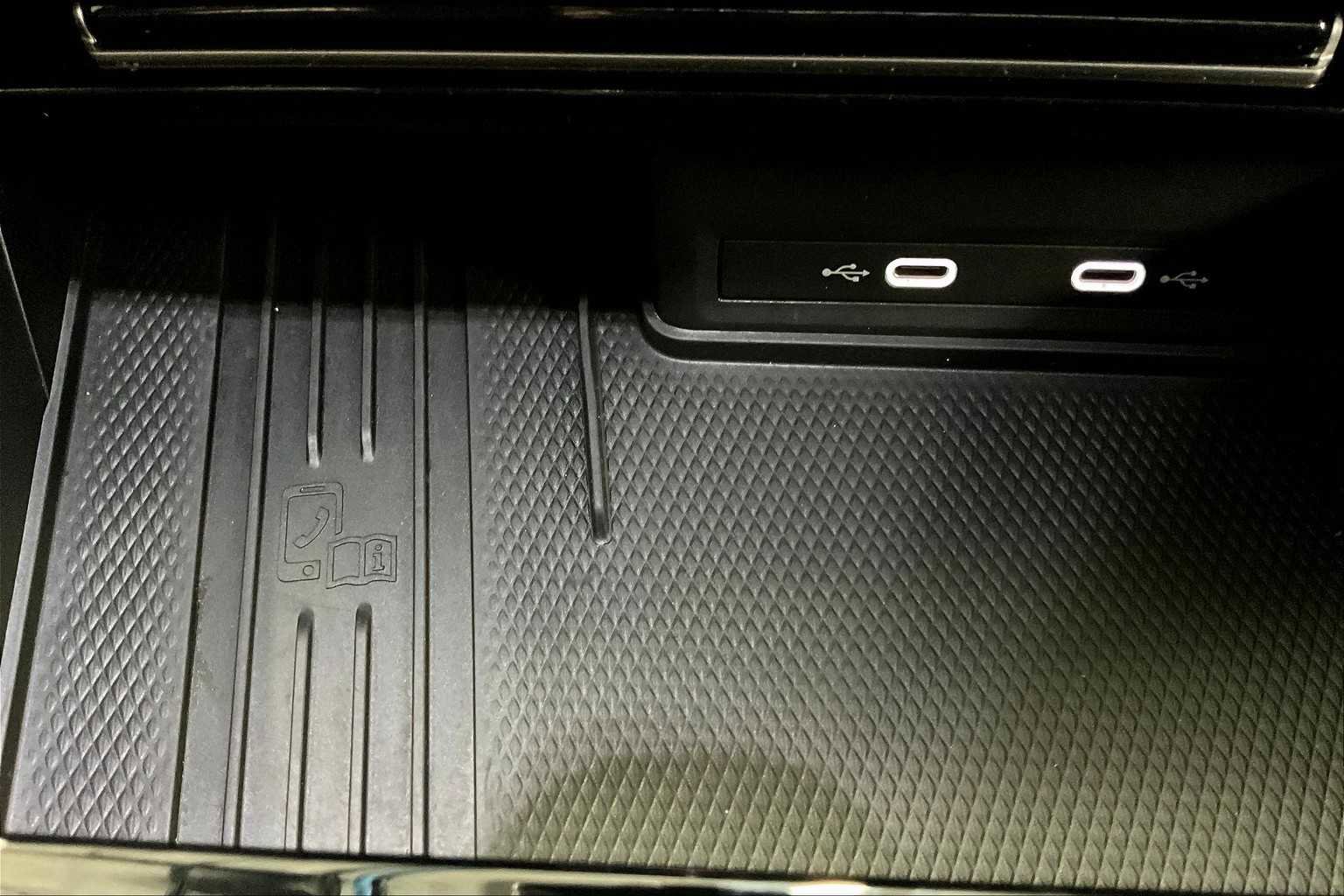 Used 2025 Volkswagen Atlas Peak Edition SE image 36