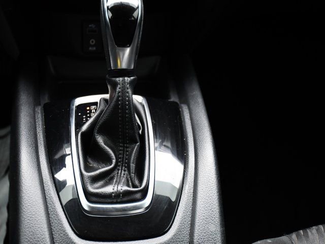 Used 2017 Nissan Rogue SV w/ SV Premium Package image 25