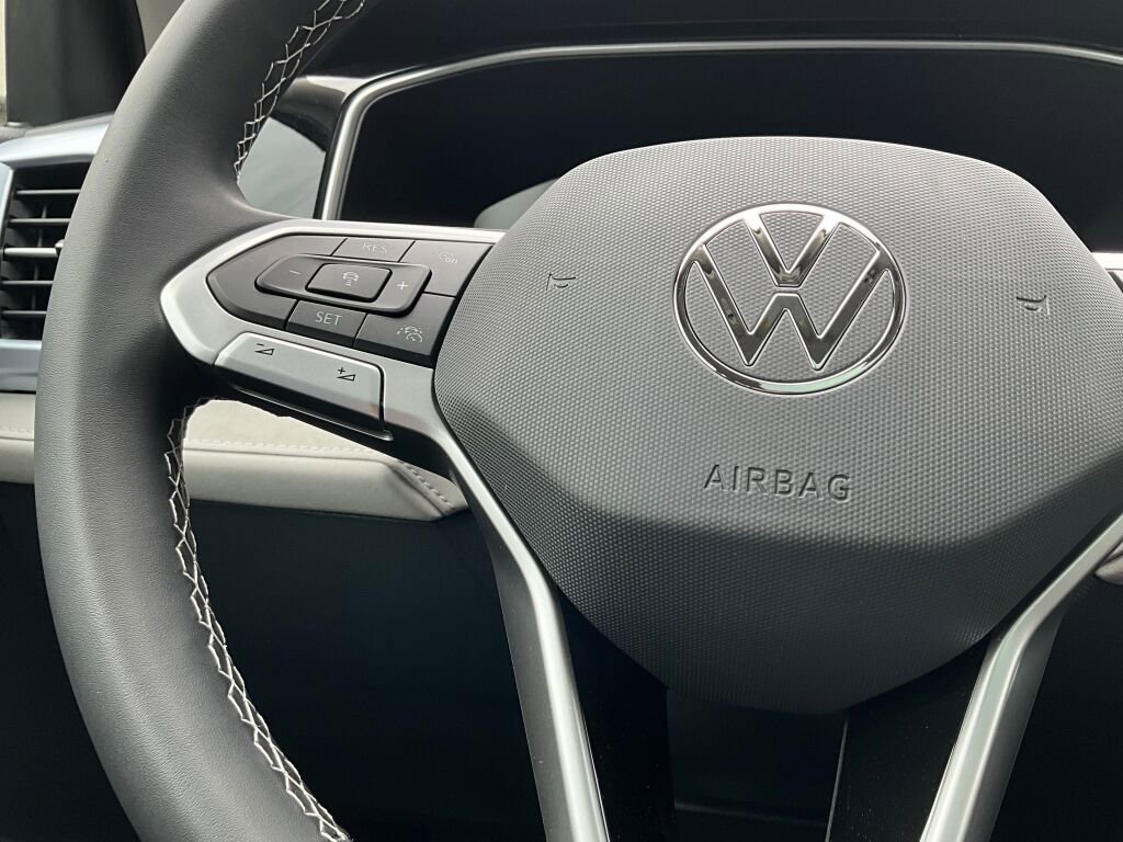 New 2025 Volkswagen Taos SE image 21
