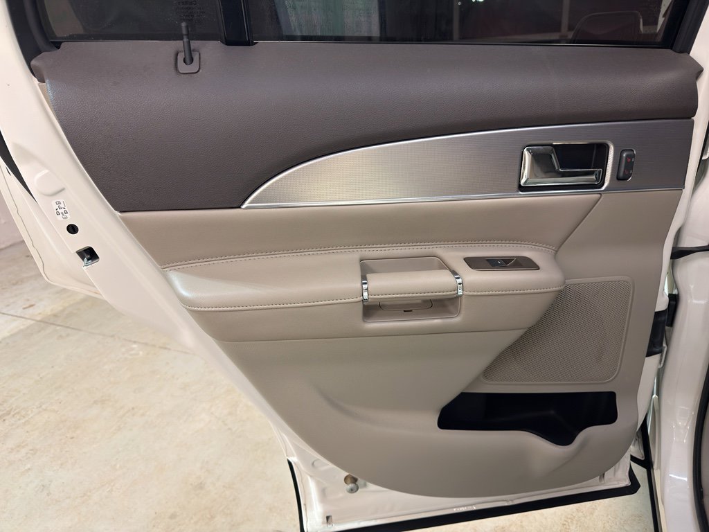 Used 2012 Lincoln MKX AWD image 28