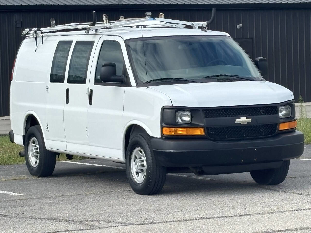 Used 2015 Chevrolet Express 2500 image 3