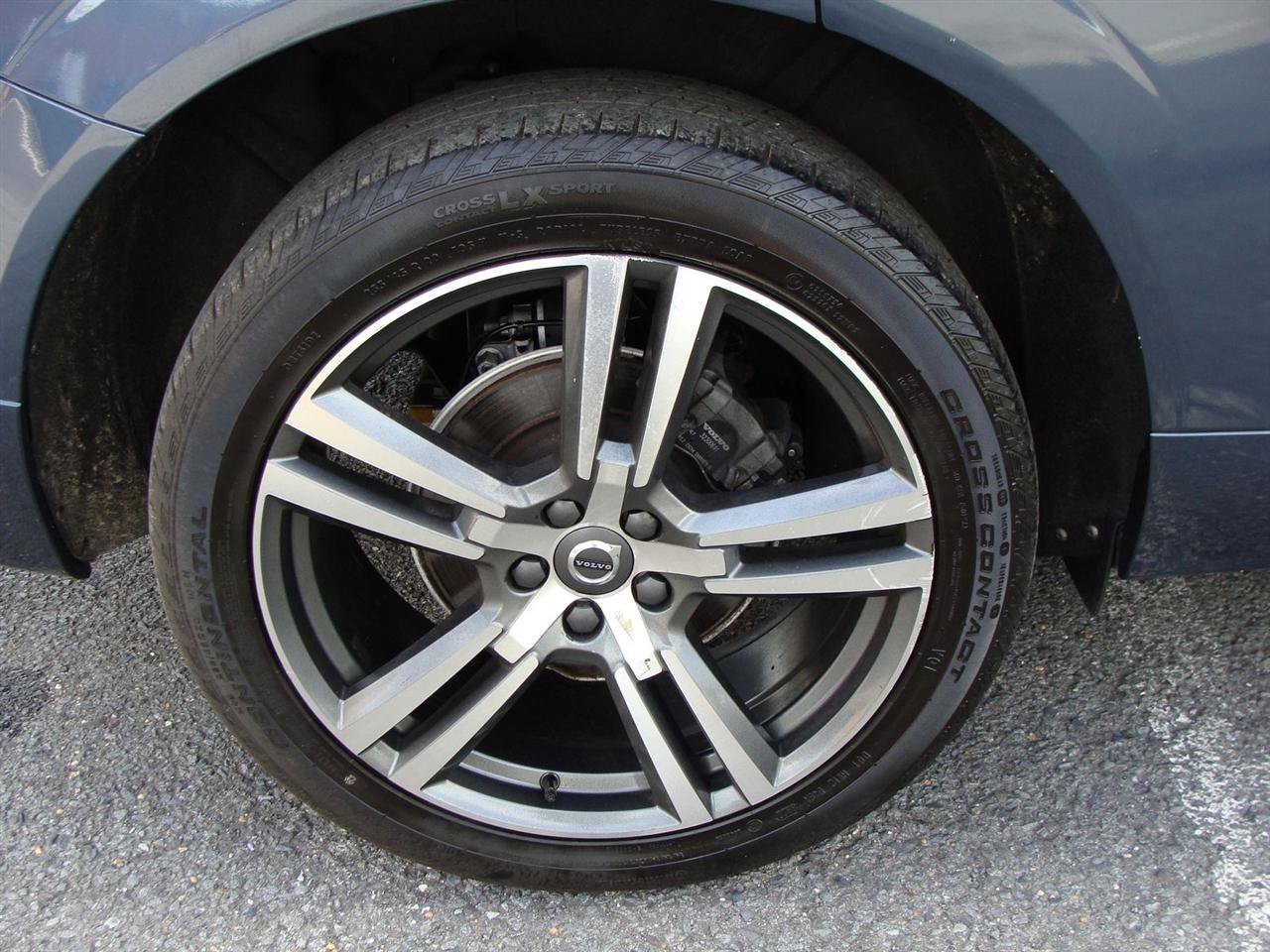 Used 2021 Volvo XC60 T5 Momentum w/ Premium Package AWD/4WD image 32