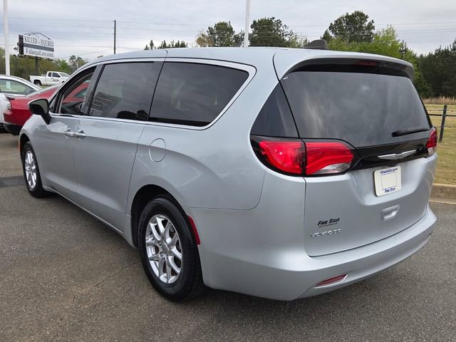 Used 2023 Chrysler Voyager LX image 11