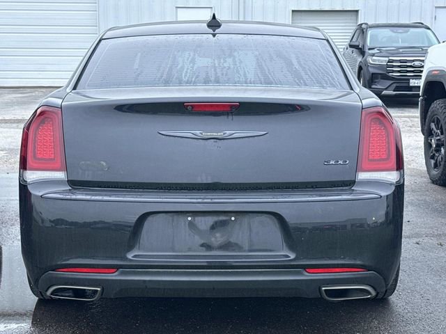 Used 2022 Chrysler 300 Touring w/ Sport Appearance Package image 6