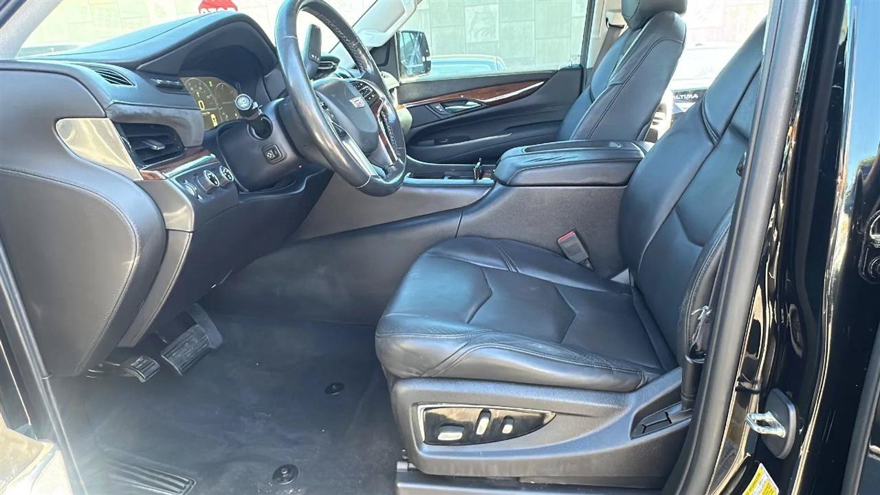 Used 2015 Cadillac Escalade Luxury AWD/4WD image 24