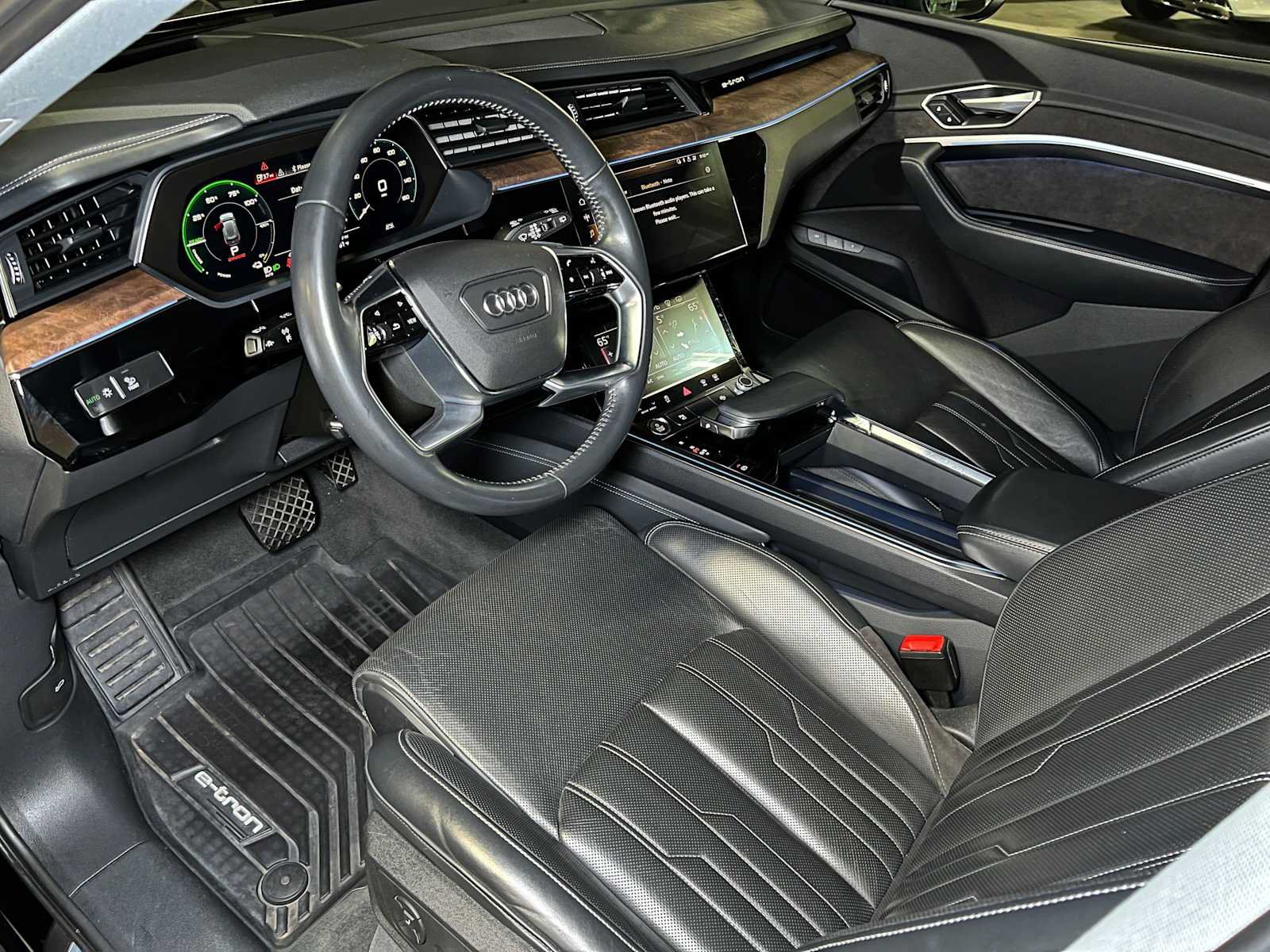 Used 2019 Audi e-tron Prestige w/ Prestige Package AWD/4WD image 37