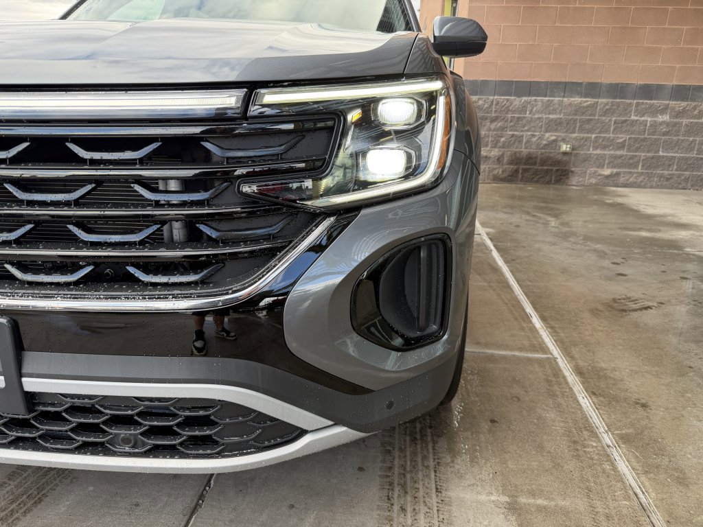 Used 2024 Volkswagen Atlas Cross Sport SE w/ Panoramic Sunroof Package image 11