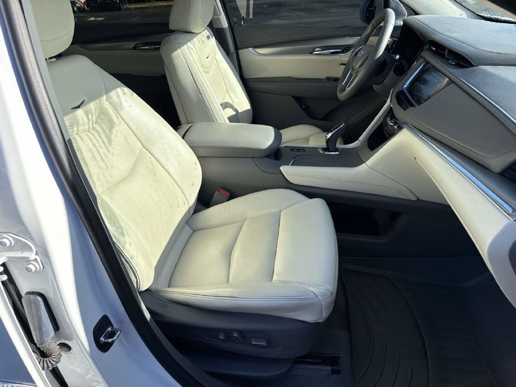 Used 2017 Cadillac XT5 Premium Luxury w/ Driver Assist Package FWD image 7
