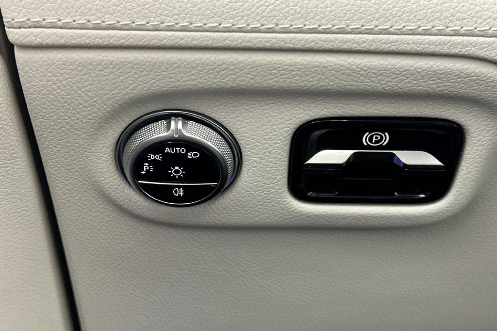 Certified 2023 Mercedes-Benz EQS 580 4MATIC SUV image 33