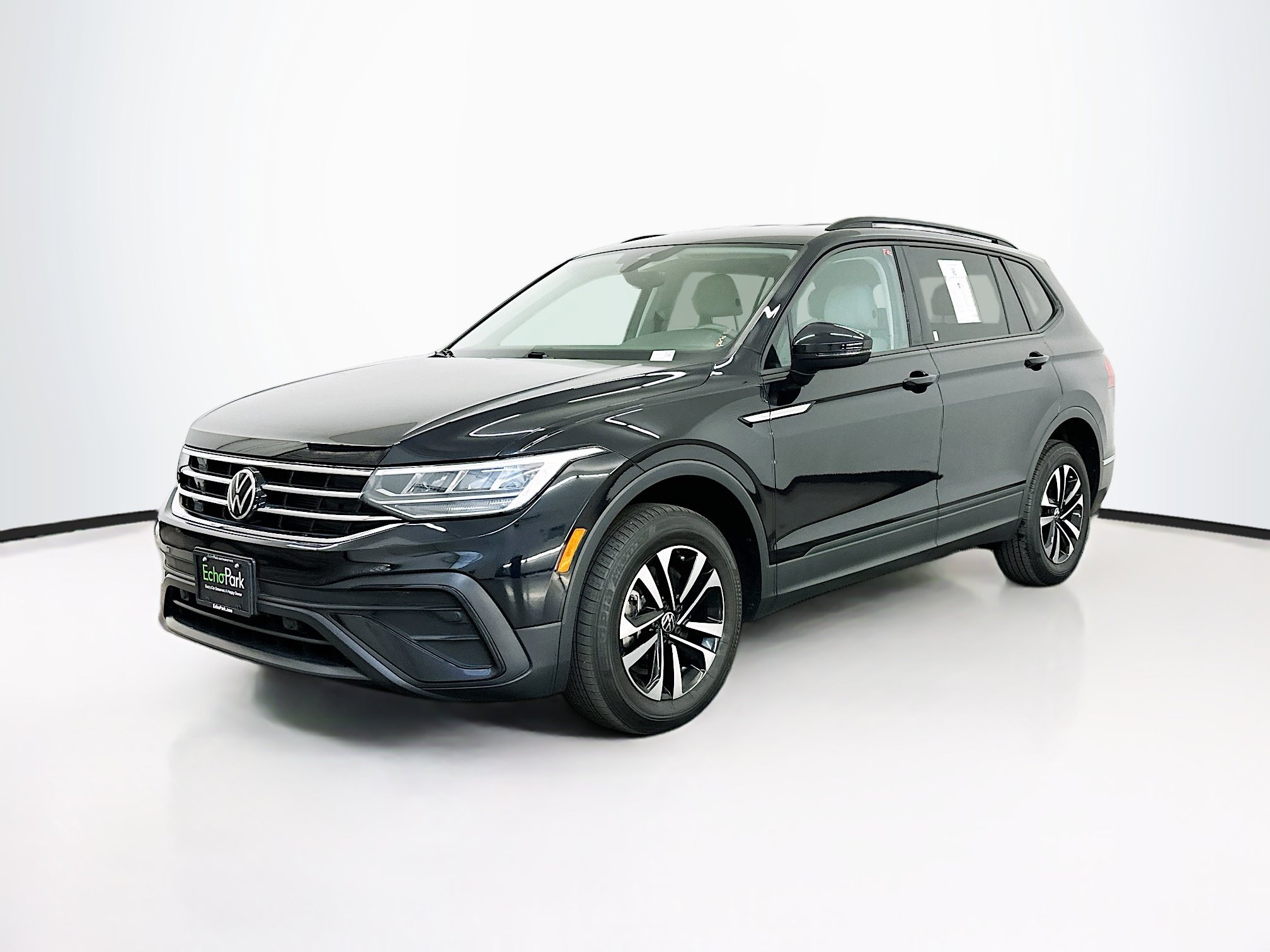 Used 2023 Volkswagen Tiguan S w/ Driver Assistance Package AWD/4WD image 3
