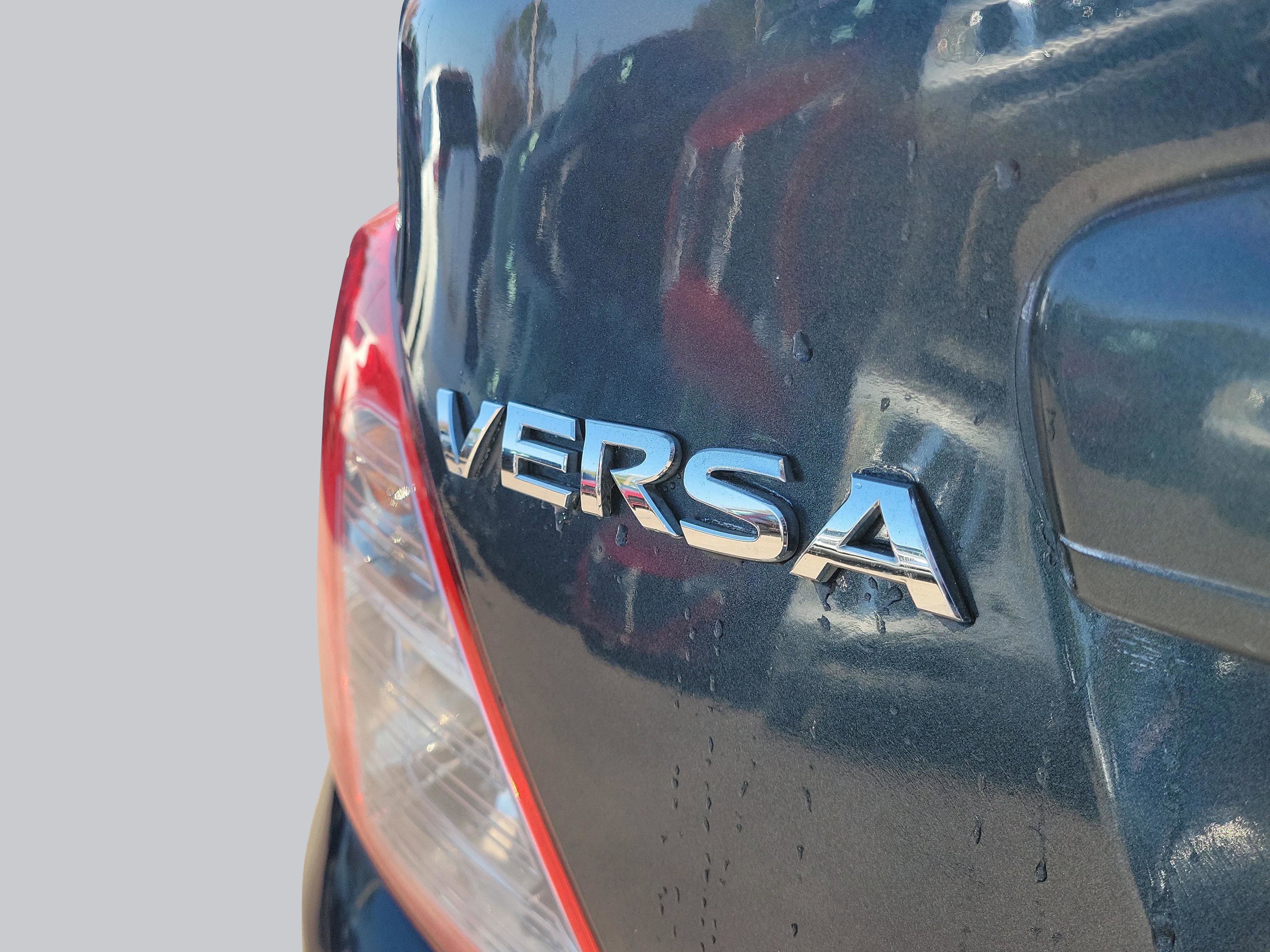 Used 2015 Nissan Versa SV image 7