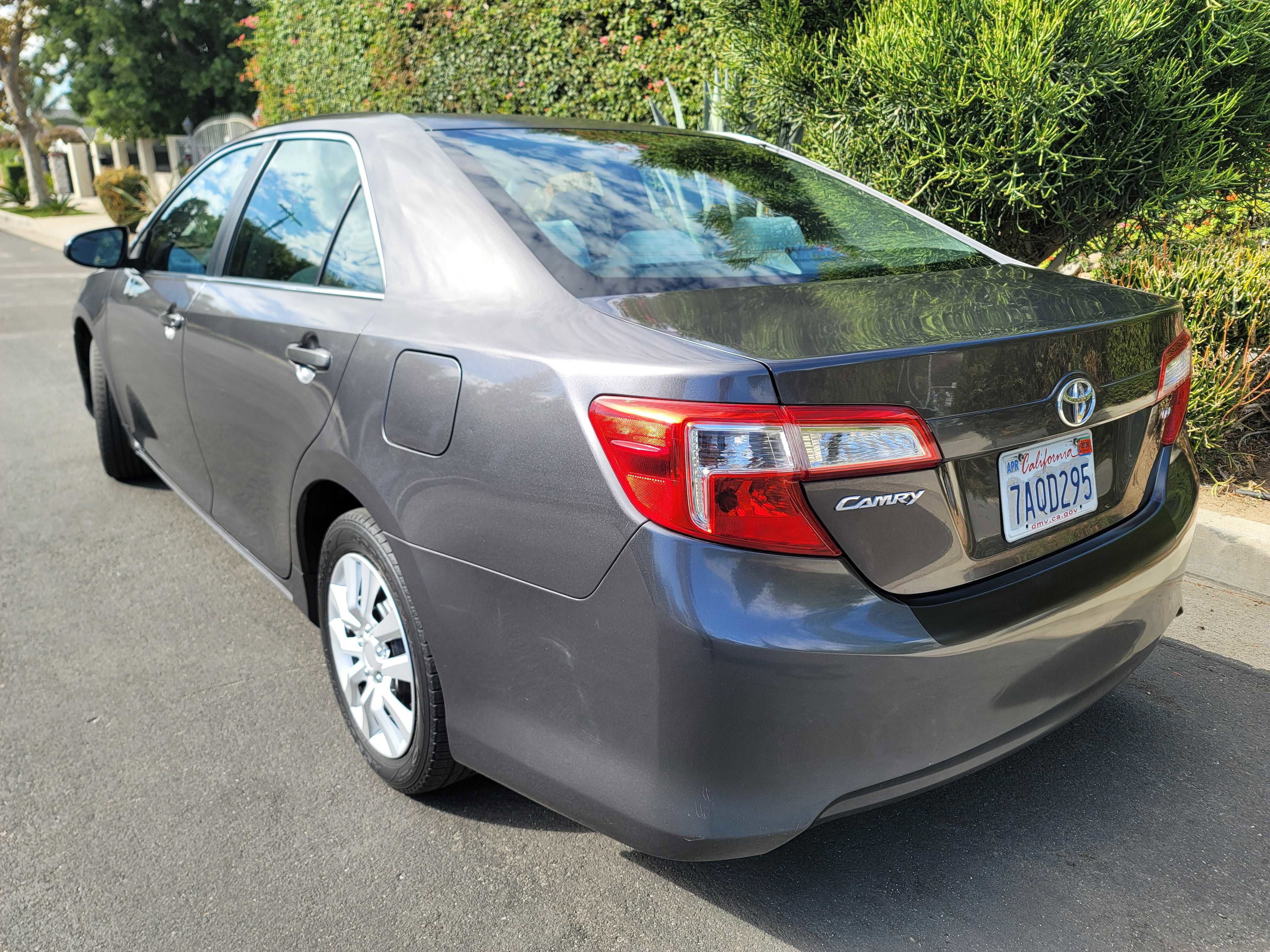 Used 2013 Toyota Camry LE image 3