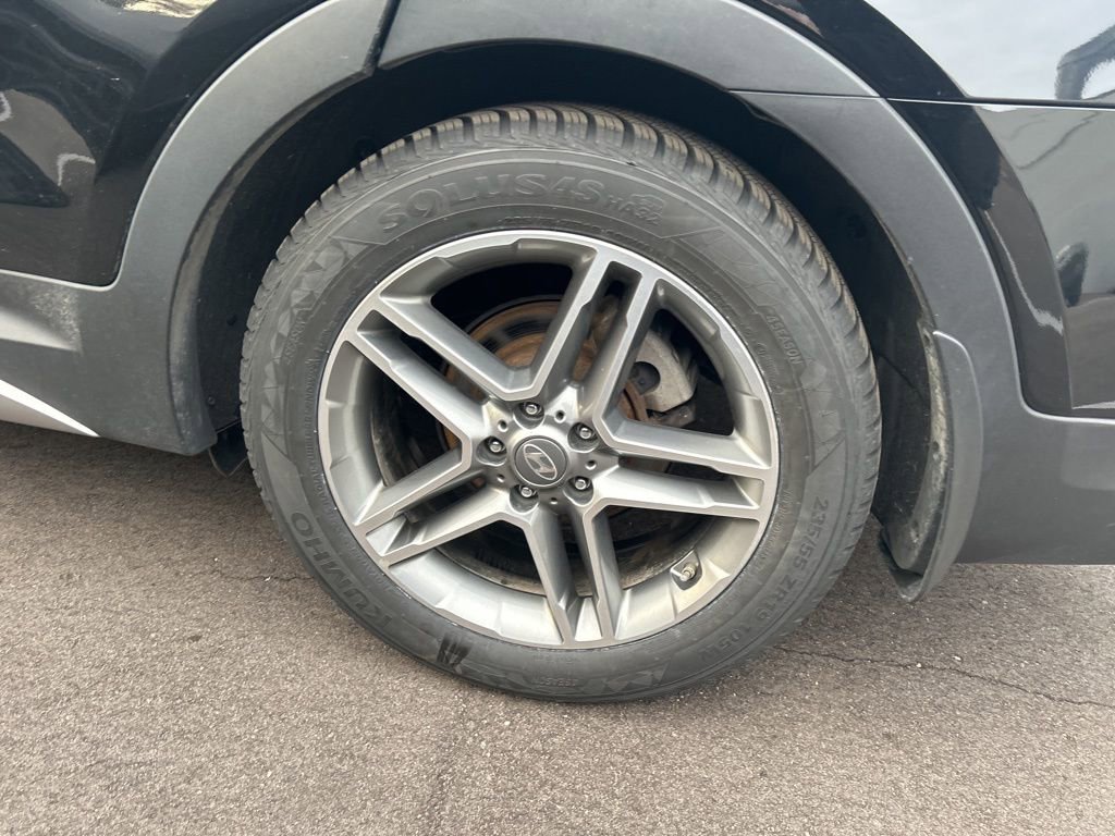 Used 2018 Hyundai Santa Fe Limited image 7
