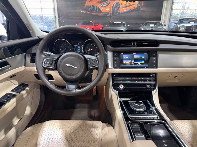 Used 2017 Jaguar XF Prestige RWD image 21