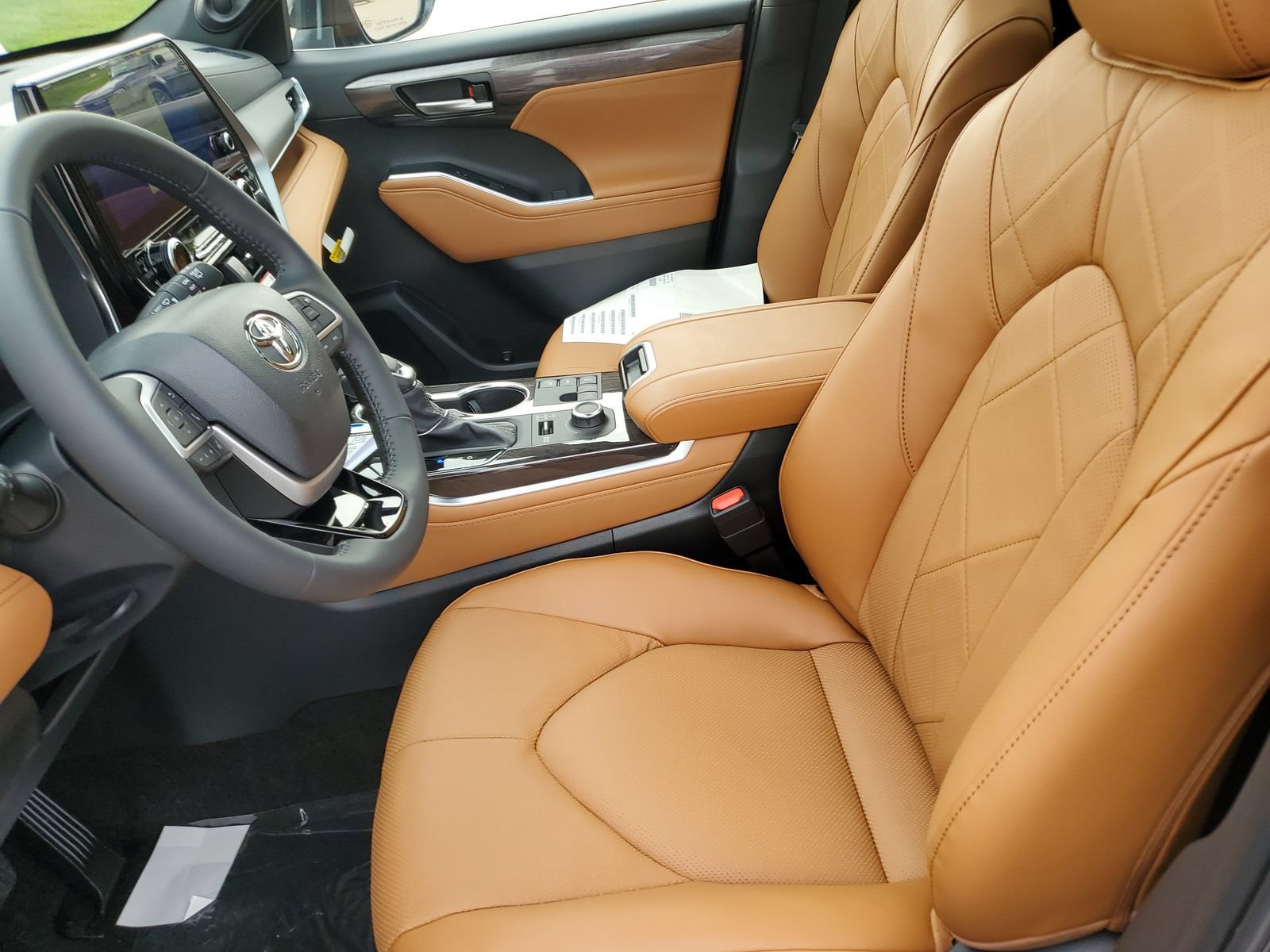 New 2026 Toyota Highlander Platinum AWD/4WD image 17