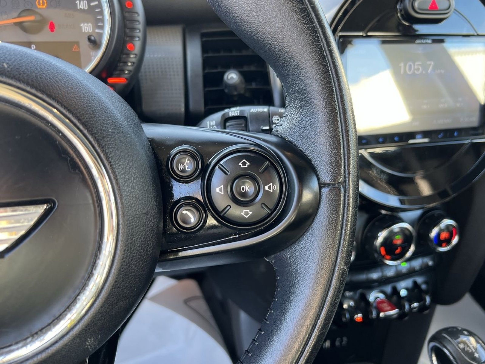 Used 2015 MINI Cooper 4-Door Hardtop image 30