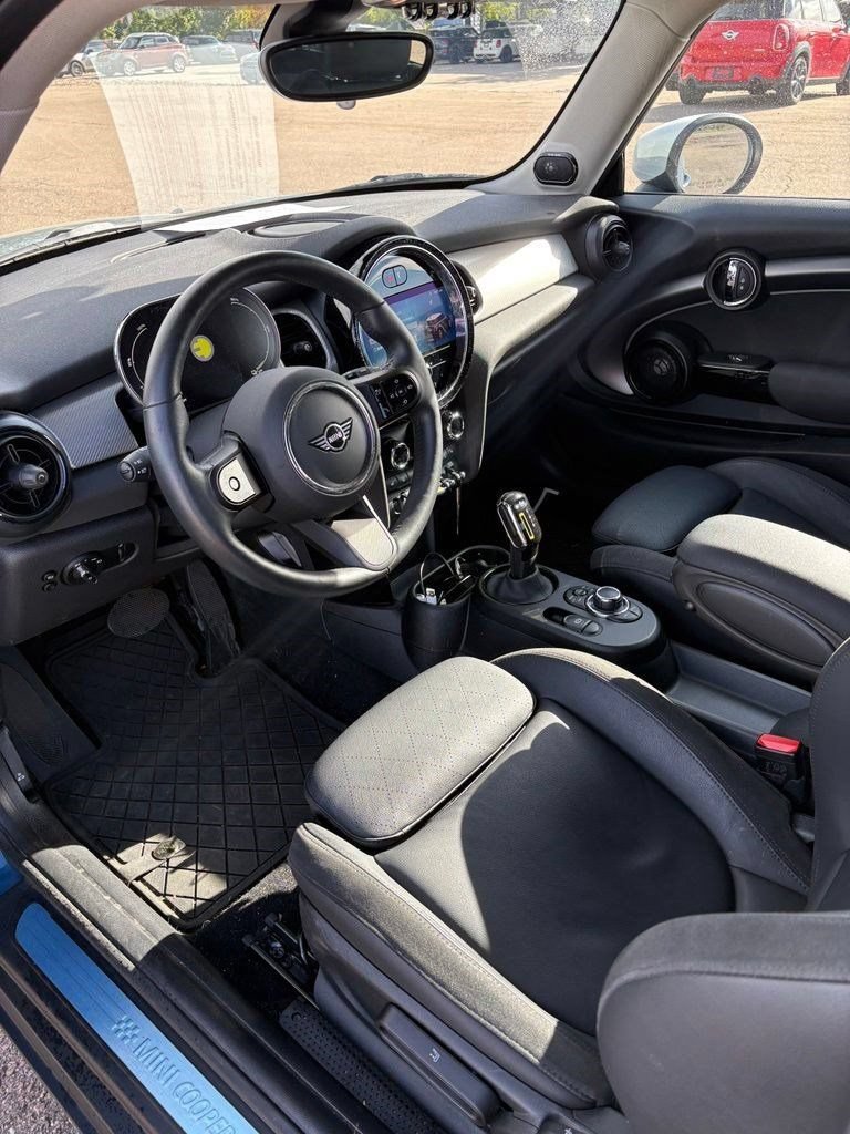 Used 2024 MINI Cooper SE w/ Signature Upholstery Package FWD image 9