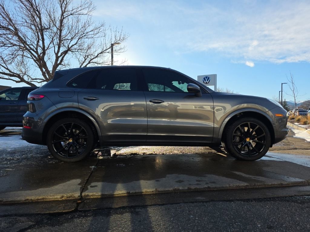Used 2023 Porsche Cayenne Platinum Edition image 6