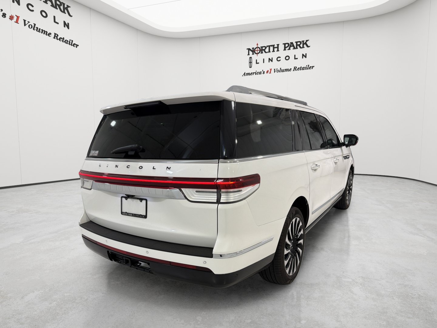 Used 2023 Lincoln Navigator L Black Label AWD/4WD image 5