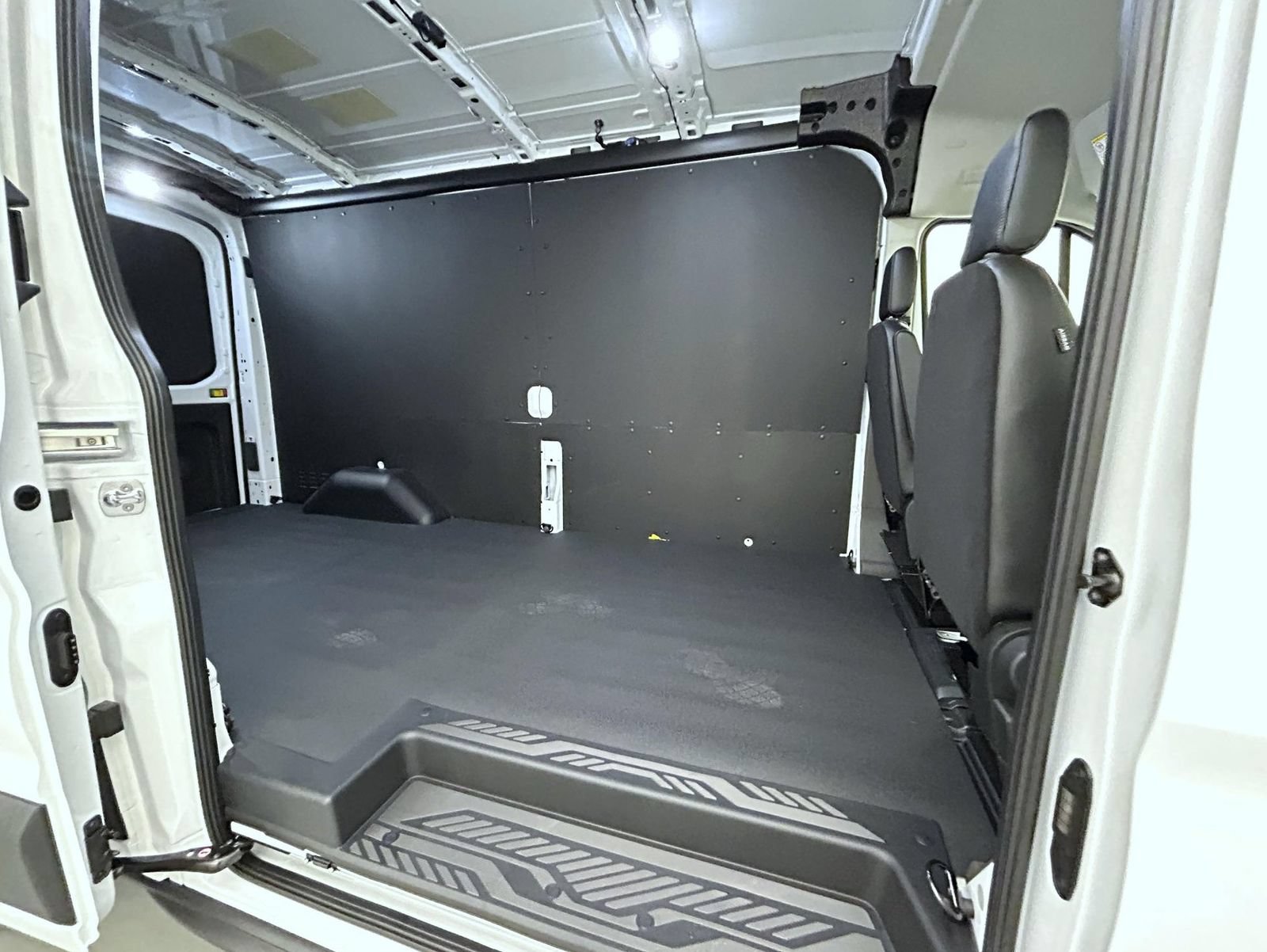 New 2027 Ford Transit 250 148 Medium Roof w/ Load Area Protection Package RWD image 17