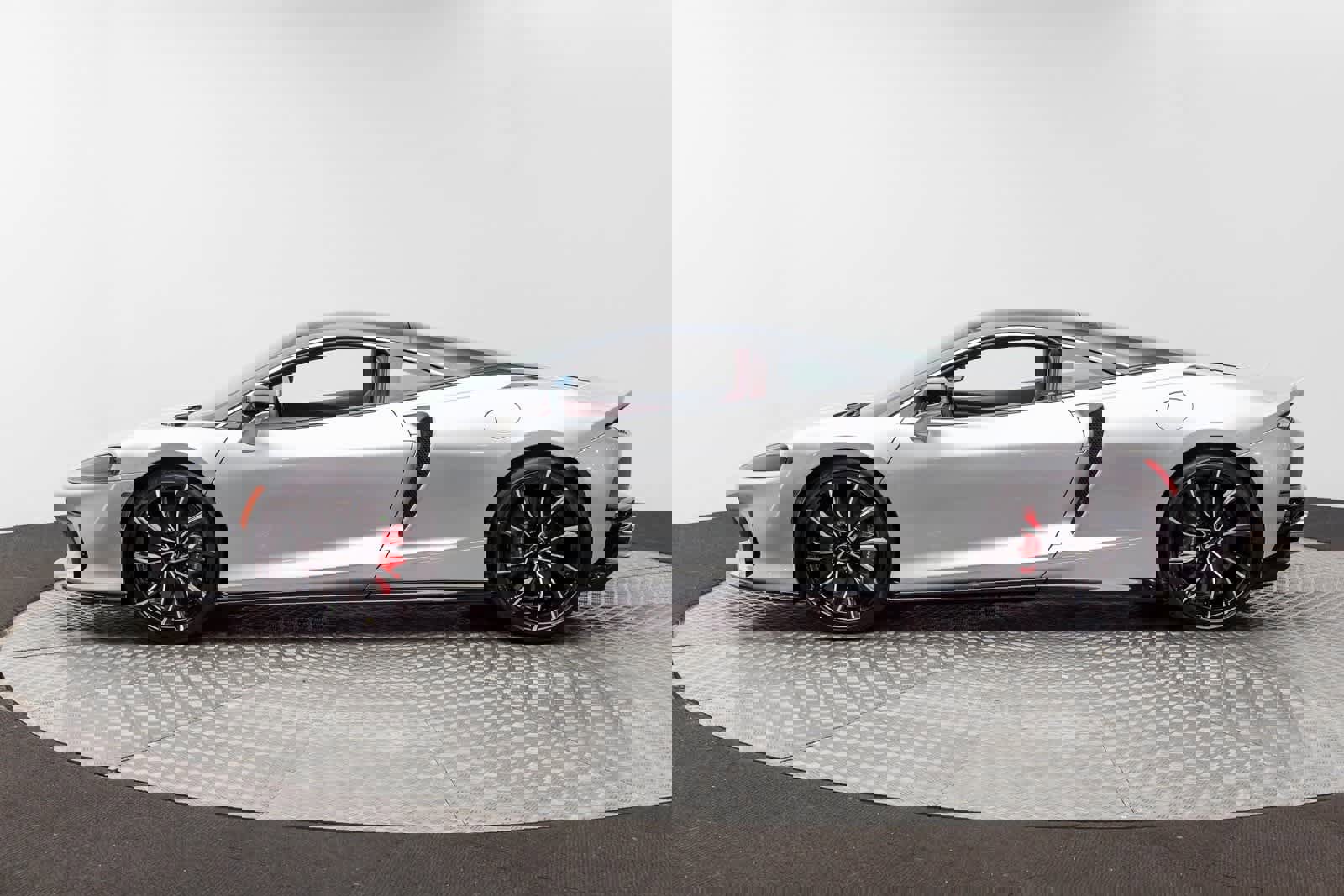 New 2025 McLaren GTS image 3