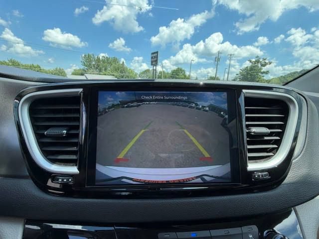 Used 2024 Chrysler Pacifica Touring-L FWD image 37