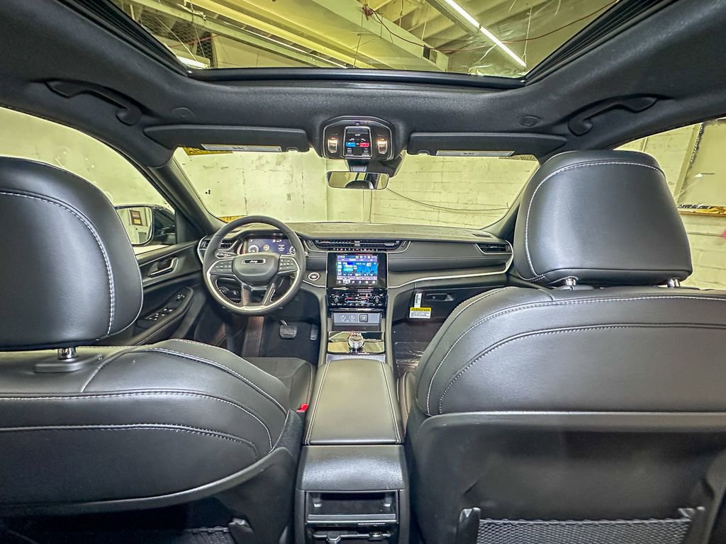 New 2025 Jeep Grand Cherokee Laredo image 22