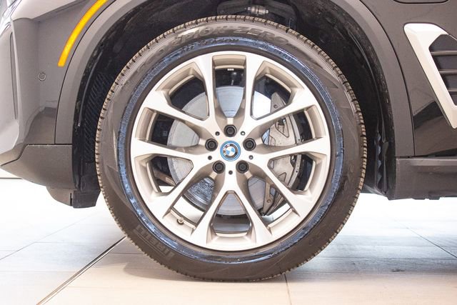 Used 2025 BMW X5 xDrive50e image 9