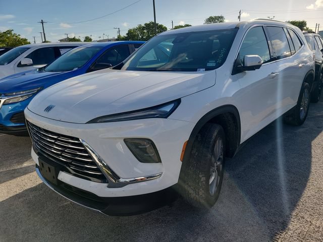 Used 2025 Buick Enclave Preferred FWD image 1