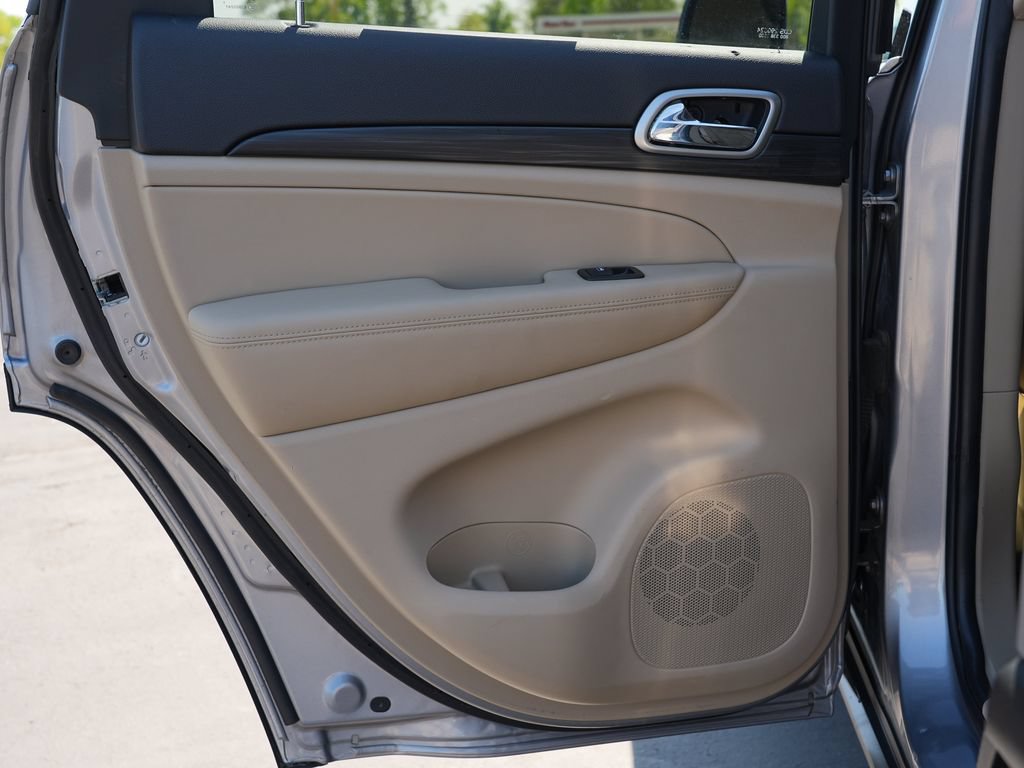 Used 2019 Jeep Grand Cherokee Laredo AWD/4WD image 19