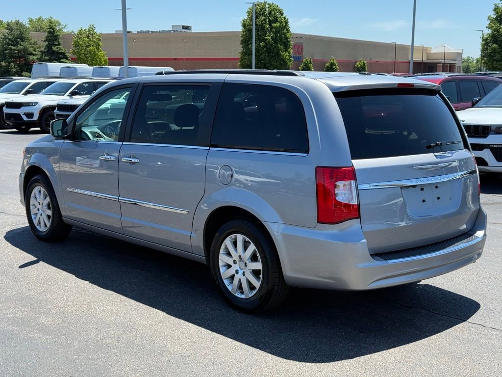Used 2015 Chrysler Town & Country Touring w/ Driver Convenience Group FWD image 5