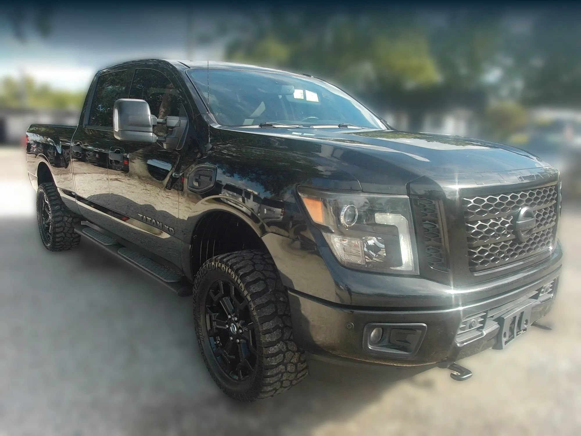 Used 2018 Nissan Titan SV w/ SV Convenience Package AWD/4WD image 3