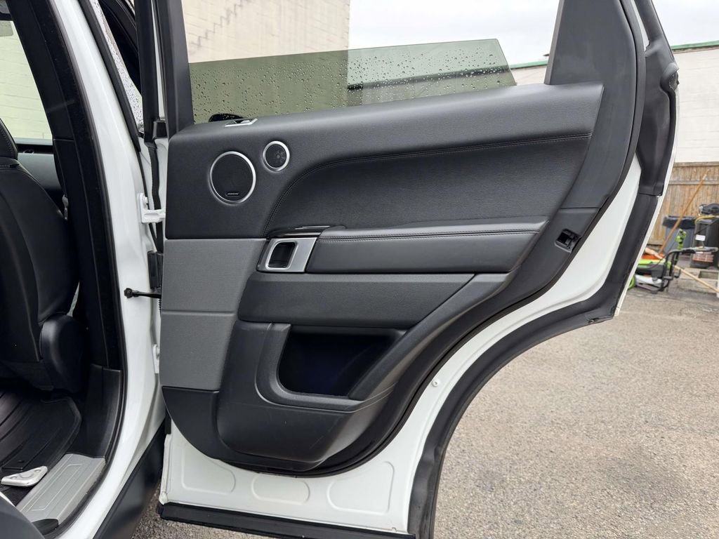 Used 2020 Land Rover Range Rover Sport HSE image 16