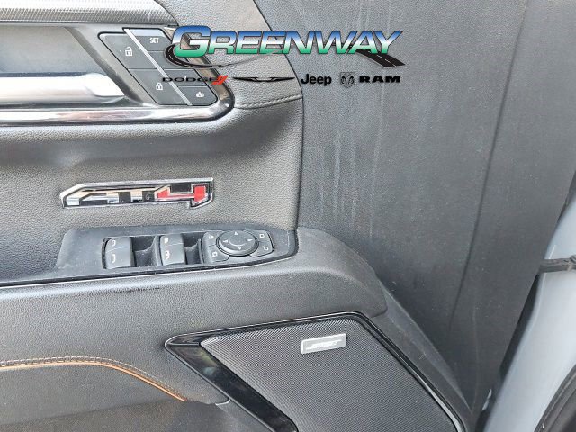 Used 2024 GMC Sierra 1500 AT4 w/ Technology Package AWD/4WD image 8