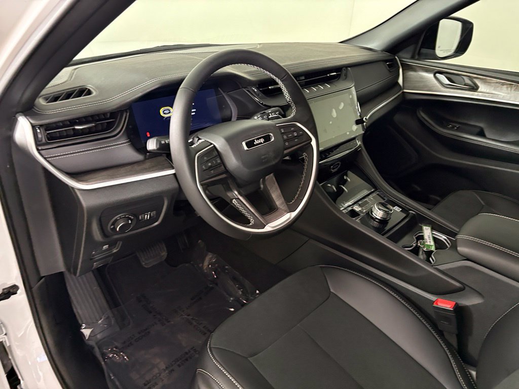 New 2026 Jeep Grand Cherokee Altitude RWD image 17