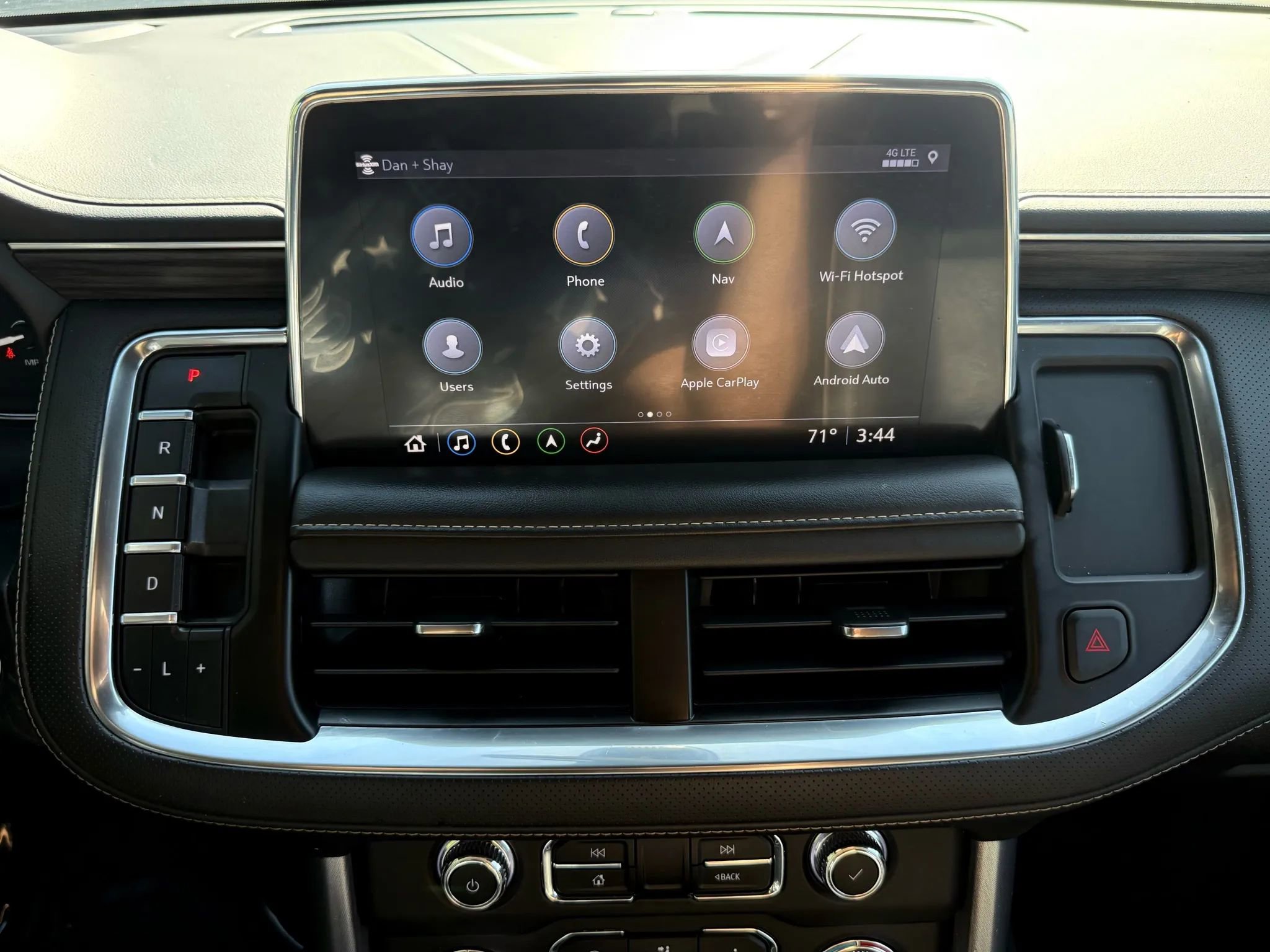 Used 2021 GMC Yukon XL SLT w/ SLT Premium Package image 16