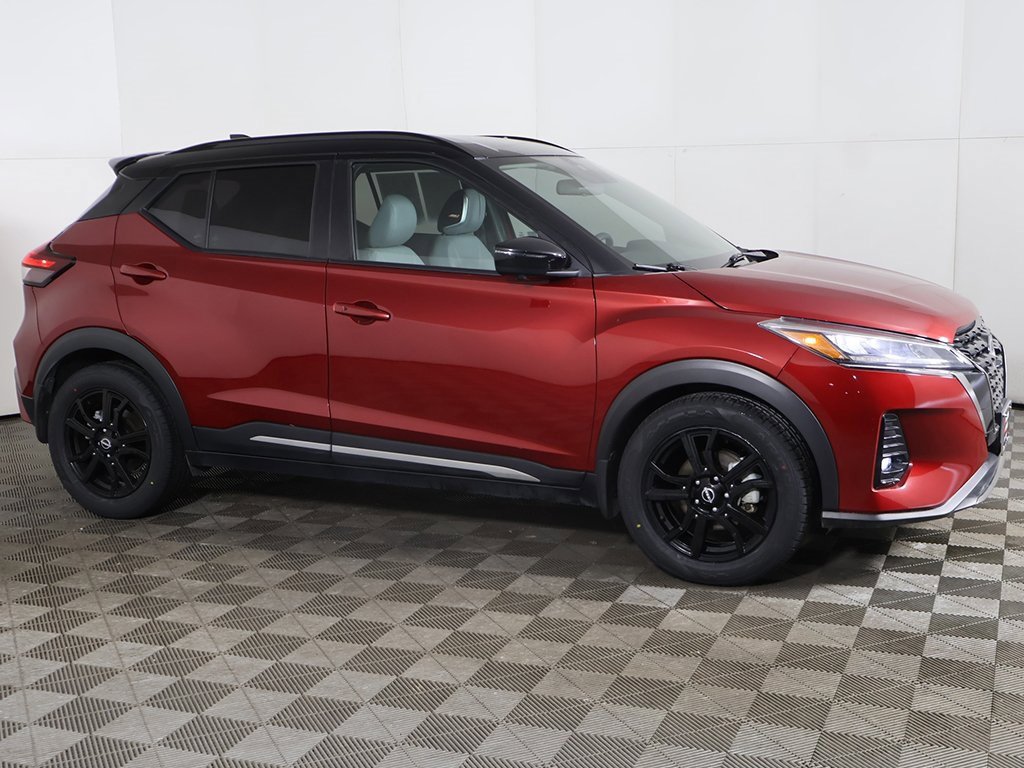 Used 2023 Nissan Kicks SR w/ SR Premium Package image 14