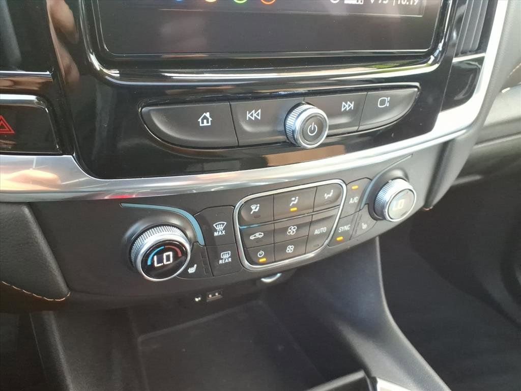 Used 2021 Chevrolet Traverse LT w/ LT Premium Package image 23