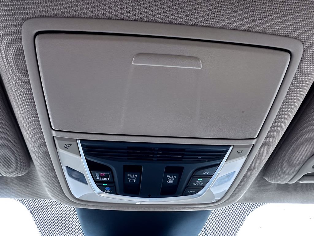 Used 2024 Acura MDX SH-AWD w/ Technology Package image 28